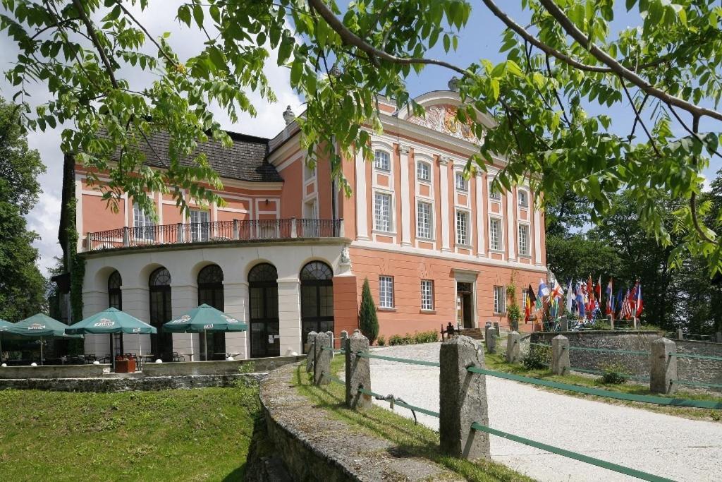Aparthotel Palac Kurozwęki Exterior foto